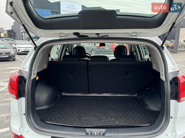 Белый Киа Sportage, объемом двигателя 1.7 л и пробегом 192 тыс. км за 13800 $, фото 64 на Automoto.ua