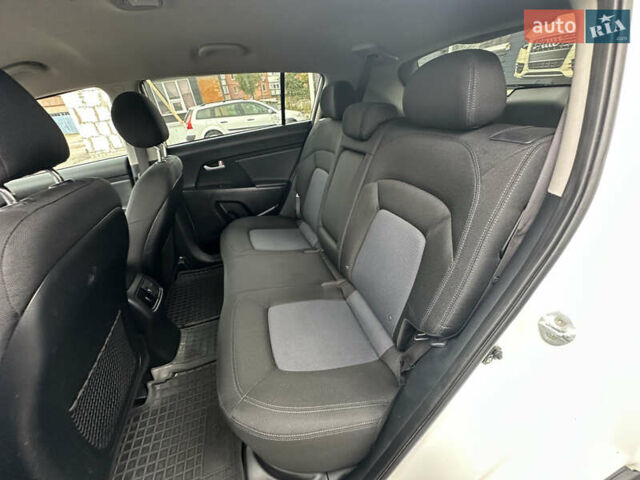 Белый Киа Sportage, объемом двигателя 2.36 л и пробегом 254 тыс. км за 12700 $, фото 28 на Automoto.ua