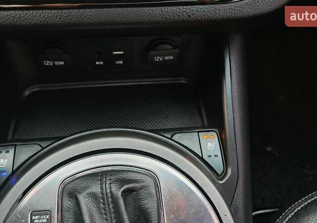 Білий Кіа Sportage, об'ємом двигуна 2 л та пробігом 211 тис. км за 15300 $, фото 78 на Automoto.ua