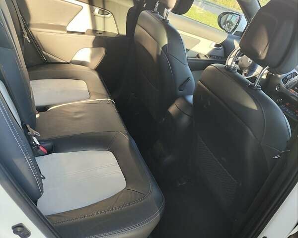 Белый Киа Sportage, объемом двигателя 1.69 л и пробегом 236 тыс. км за 14000 $, фото 11 на Automoto.ua