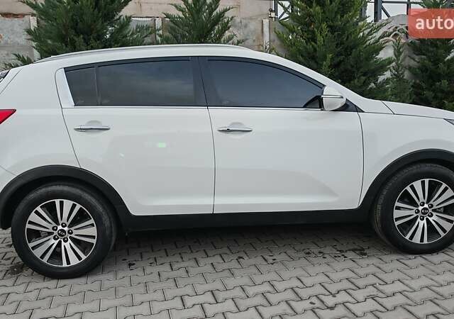 Білий Кіа Sportage, об'ємом двигуна 2 л та пробігом 211 тис. км за 15300 $, фото 5 на Automoto.ua