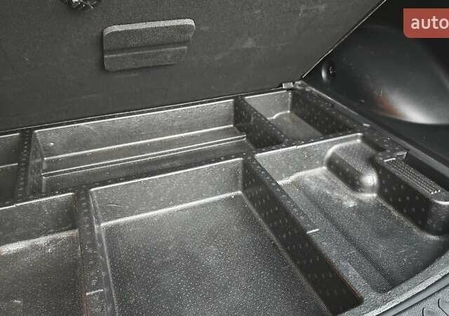 Білий Кіа Sportage, об'ємом двигуна 2 л та пробігом 211 тис. км за 15300 $, фото 35 на Automoto.ua