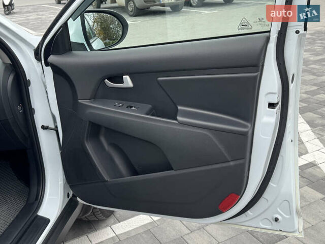 Белый Киа Sportage, объемом двигателя 1.7 л и пробегом 192 тыс. км за 13800 $, фото 57 на Automoto.ua