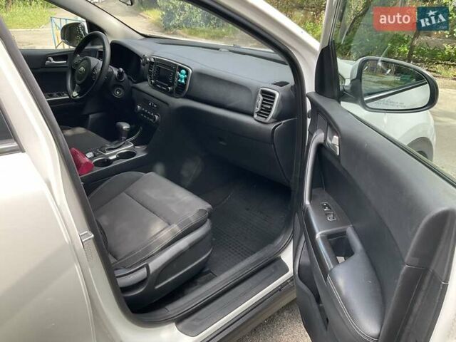 Белый Киа Sportage, объемом двигателя 2.4 л и пробегом 143 тыс. км за 12800 $, фото 16 на Automoto.ua