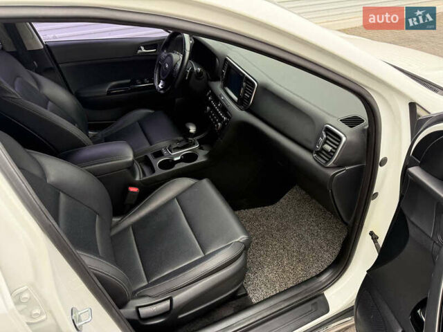 Белый Киа Sportage, объемом двигателя 2 л и пробегом 160 тыс. км за 17200 $, фото 51 на Automoto.ua