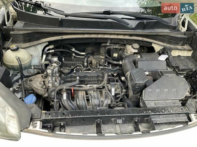 Белый Киа Sportage, объемом двигателя 2.4 л и пробегом 143 тыс. км за 12800 $, фото 25 на Automoto.ua