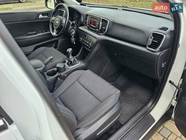 Белый Киа Sportage, объемом двигателя 1.69 л и пробегом 167 тыс. км за 15300 $, фото 29 на Automoto.ua