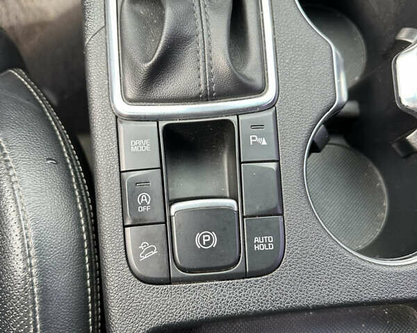 Білий Кіа Sportage, об'ємом двигуна 2 л та пробігом 167 тис. км за 19000 $, фото 20 на Automoto.ua