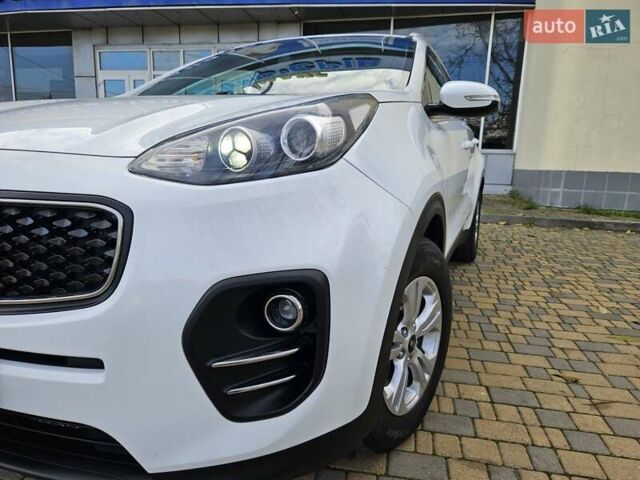 Белый Киа Sportage, объемом двигателя 1.69 л и пробегом 167 тыс. км за 15300 $, фото 5 на Automoto.ua
