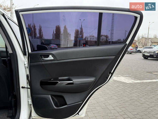 Белый Киа Sportage, объемом двигателя 2 л и пробегом 160 тыс. км за 17200 $, фото 45 на Automoto.ua