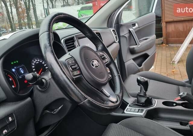 Белый Киа Sportage, объемом двигателя 1.7 л и пробегом 162 тыс. км за 16300 $, фото 33 на Automoto.ua