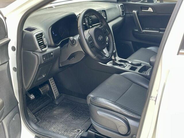 Белый Киа Sportage, объемом двигателя 2 л и пробегом 165 тыс. км за 18700 $, фото 9 на Automoto.ua
