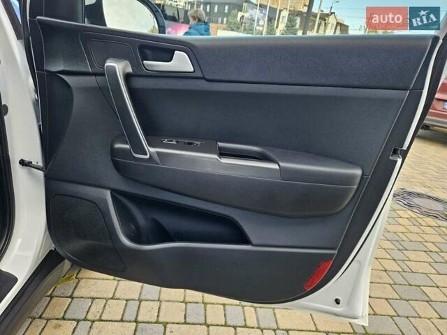 Белый Киа Sportage, объемом двигателя 1.69 л и пробегом 167 тыс. км за 15300 $, фото 33 на Automoto.ua