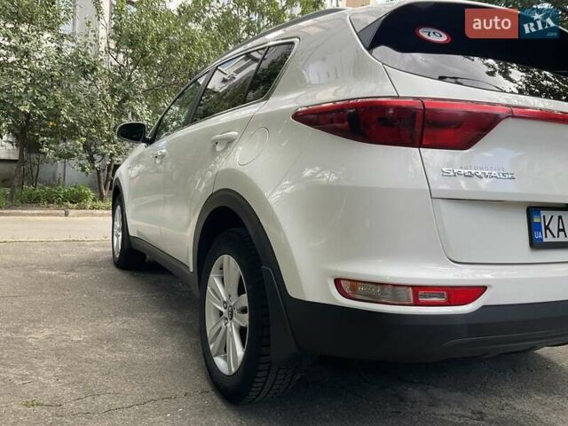 Белый Киа Sportage, объемом двигателя 2.4 л и пробегом 143 тыс. км за 12800 $, фото 7 на Automoto.ua