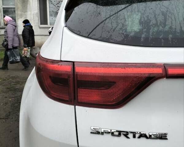 Білий Кіа Sportage, об'ємом двигуна 2 л та пробігом 97 тис. км за 15500 $, фото 24 на Automoto.ua
