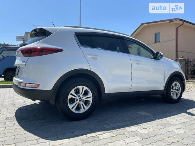 Белый Киа Sportage, объемом двигателя 1.7 л и пробегом 138 тыс. км за 16600 $, фото 17 на Automoto.ua