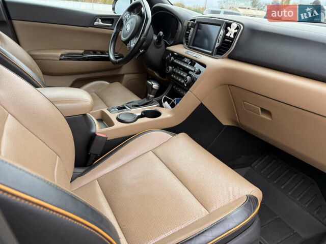 Белый Киа Sportage, объемом двигателя 2 л и пробегом 123 тыс. км за 19500 $, фото 8 на Automoto.ua