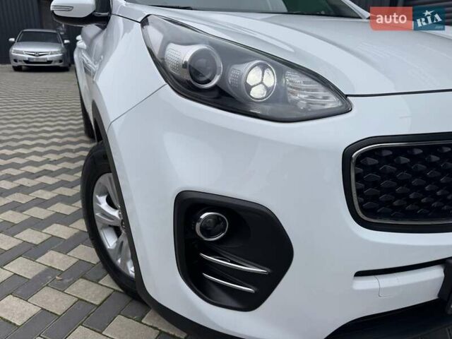 Киа Sportage 2016 в Николаеве на Automoto.ua Белый Киа Sportage, объемом двигателя 1.69 л и пробегом 130 тыс. км за 15700 $, фото 21 на Automoto.ua