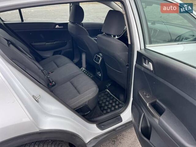 Белый Киа Sportage, объемом двигателя 1.69 л и пробегом 123 тыс. км за 16400 $, фото 10 на Automoto.ua