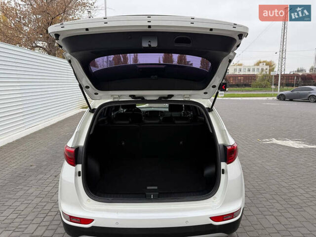 Белый Киа Sportage, объемом двигателя 2 л и пробегом 160 тыс. км за 17200 $, фото 37 на Automoto.ua
