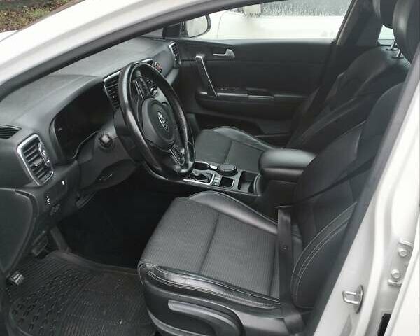 Білий Кіа Sportage, об'ємом двигуна 2 л та пробігом 97 тис. км за 15500 $, фото 22 на Automoto.ua