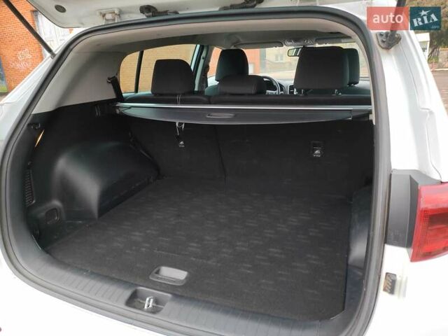 Белый Киа Sportage, объемом двигателя 2 л и пробегом 140 тыс. км за 16550 $, фото 19 на Automoto.ua