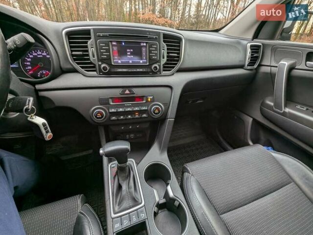 Белый Киа Sportage, объемом двигателя 2 л и пробегом 93 тыс. км за 20000 $, фото 8 на Automoto.ua
