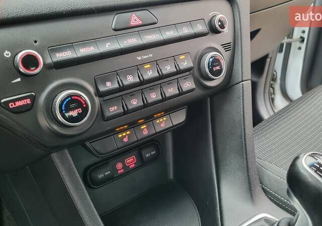 Белый Киа Sportage, объемом двигателя 1.7 л и пробегом 162 тыс. км за 16300 $, фото 36 на Automoto.ua