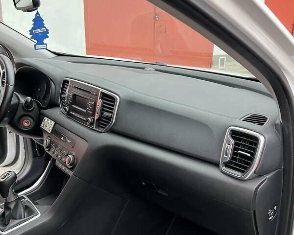 Белый Киа Sportage, объемом двигателя 1.69 л и пробегом 201 тыс. км за 14200 $, фото 13 на Automoto.ua