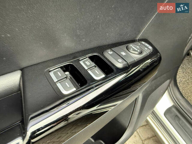 Белый Киа Sportage, объемом двигателя 2 л и пробегом 160 тыс. км за 17200 $, фото 20 на Automoto.ua