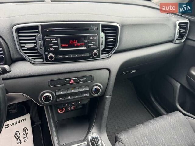 Киа Sportage 2016 в Николаеве на Automoto.ua Белый Киа Sportage, объемом двигателя 1.69 л и пробегом 130 тыс. км за 15700 $, фото 14 на Automoto.ua
