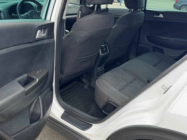 Белый Киа Sportage, объемом двигателя 1.7 л и пробегом 90 тыс. км за 335 $, фото 3 на Automoto.ua