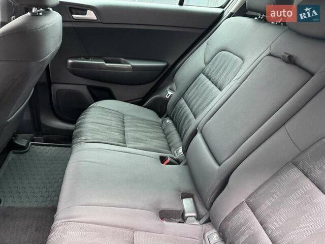 Киа Sportage 2016 в Николаеве на Automoto.ua Белый Киа Sportage, объемом двигателя 1.69 л и пробегом 130 тыс. км за 15700 $, фото 18 на Automoto.ua