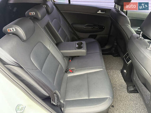 Белый Киа Sportage, объемом двигателя 2 л и пробегом 160 тыс. км за 17200 $, фото 48 на Automoto.ua