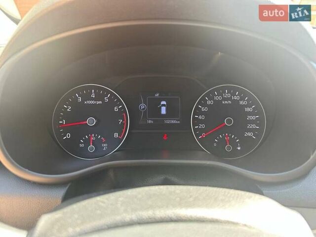 Белый Киа Sportage, объемом двигателя 2 л и пробегом 102 тыс. км за 18000 $, фото 7 на Automoto.ua