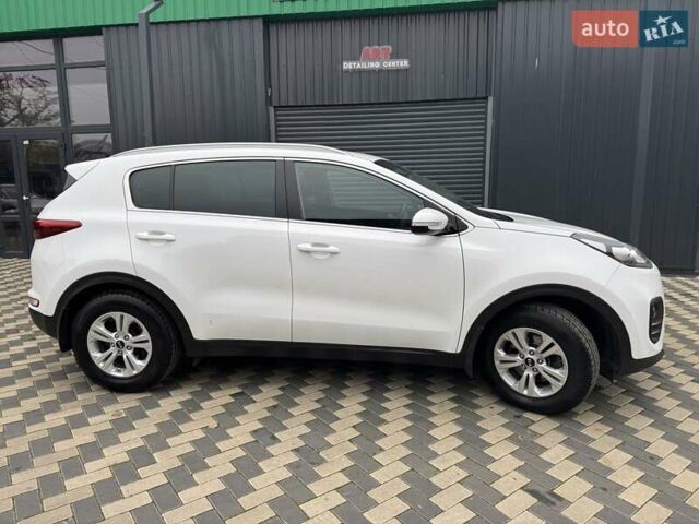 Киа Sportage 2016 в Николаеве на Automoto.ua Белый Киа Sportage, объемом двигателя 1.69 л и пробегом 130 тыс. км за 15700 $, фото 5 на Automoto.ua