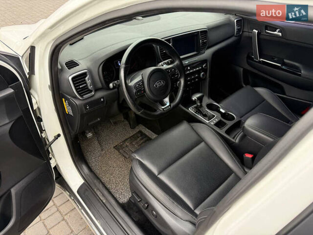 Белый Киа Sportage, объемом двигателя 2 л и пробегом 160 тыс. км за 17200 $, фото 21 на Automoto.ua