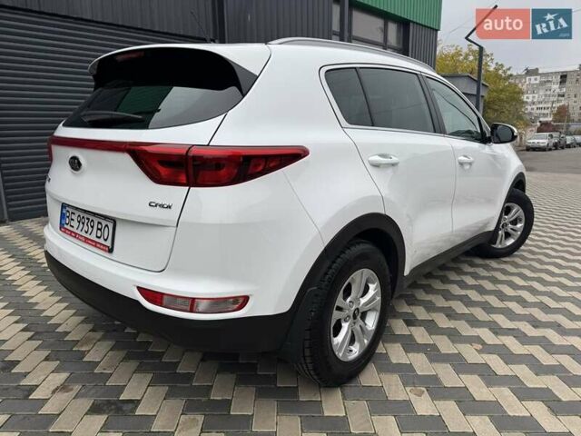 Киа Sportage 2016 в Николаеве на Automoto.ua Белый Киа Sportage, объемом двигателя 1.69 л и пробегом 130 тыс. км за 15700 $, фото 7 на Automoto.ua