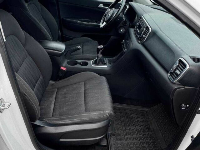 Белый Киа Sportage, объемом двигателя 1.7 л и пробегом 90 тыс. км за 335 $, фото 4 на Automoto.ua