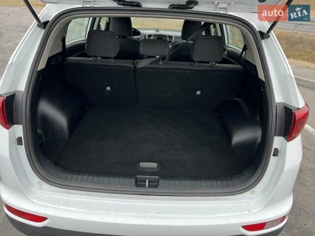 Белый Киа Sportage, объемом двигателя 1.69 л и пробегом 123 тыс. км за 16400 $, фото 11 на Automoto.ua