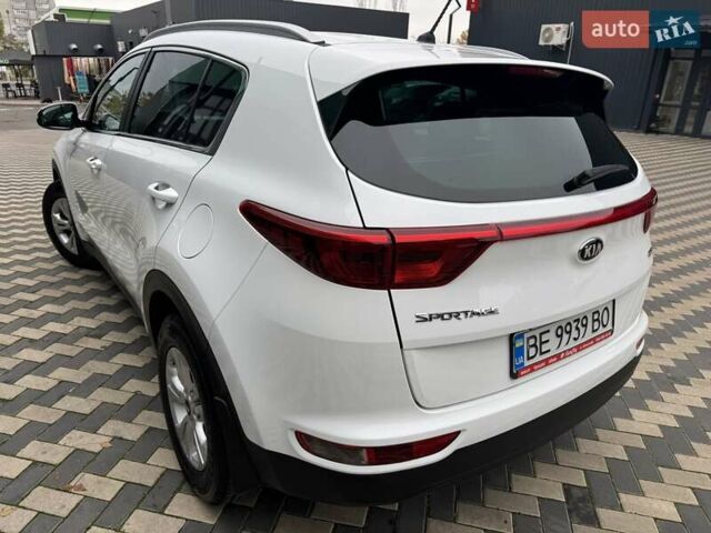 Киа Sportage 2016 в Николаеве на Automoto.ua Белый Киа Sportage, объемом двигателя 1.69 л и пробегом 130 тыс. км за 15700 $, фото 11 на Automoto.ua
