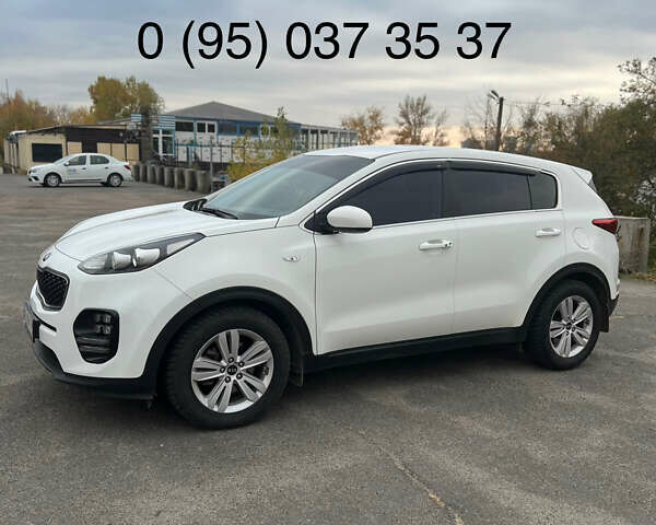 Белый Киа Sportage, объемом двигателя 1.7 л и пробегом 170 тыс. км за 16000 $, фото 3 на Automoto.ua
