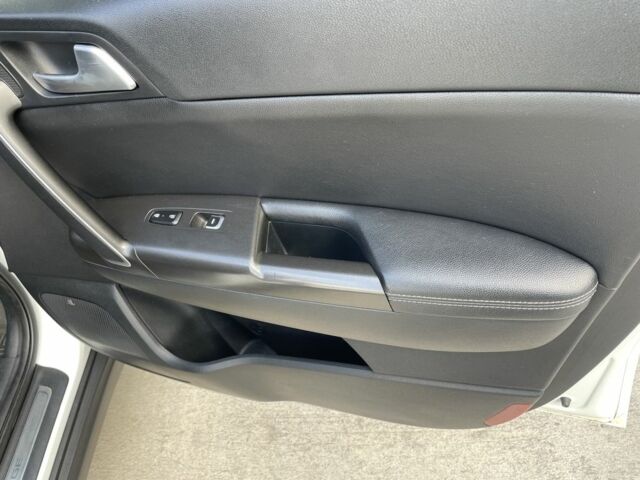 Белый Киа Sportage, объемом двигателя 2 л и пробегом 165 тыс. км за 18700 $, фото 18 на Automoto.ua