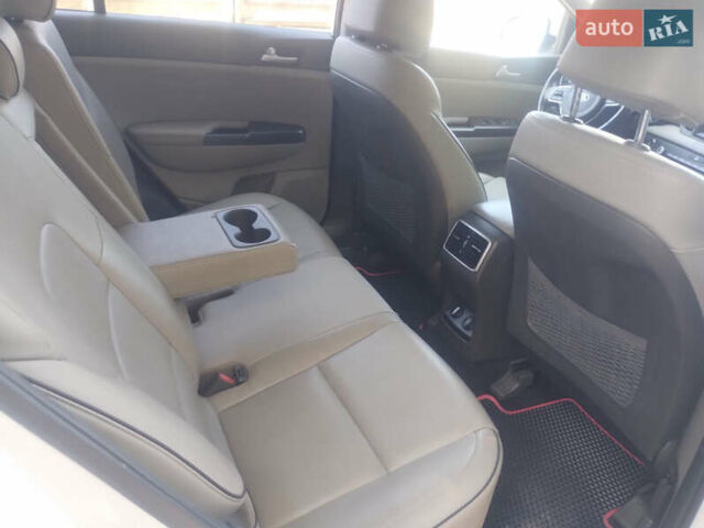 Белый Киа Sportage, объемом двигателя 2.4 л и пробегом 138 тыс. км за 16000 $, фото 10 на Automoto.ua