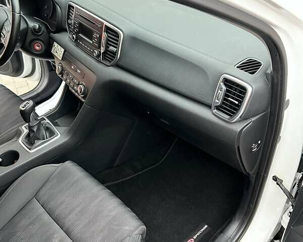 Белый Киа Sportage, объемом двигателя 1.69 л и пробегом 201 тыс. км за 14200 $, фото 14 на Automoto.ua