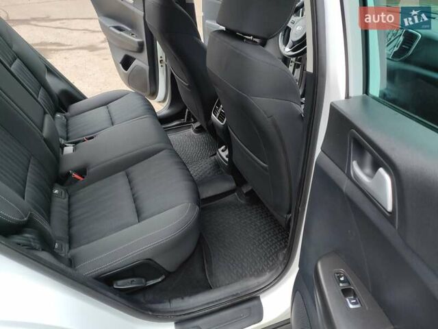 Белый Киа Sportage, объемом двигателя 2 л и пробегом 140 тыс. км за 16550 $, фото 10 на Automoto.ua