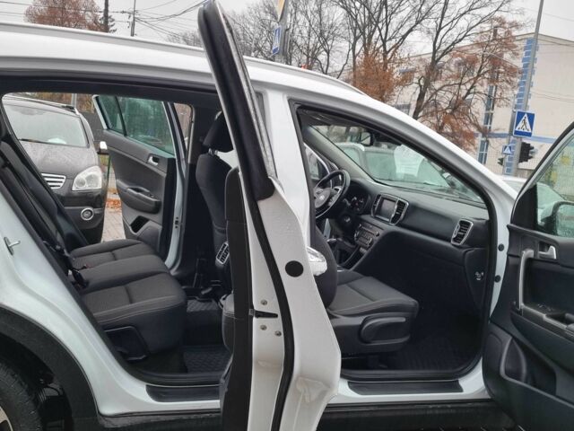 Белый Киа Sportage, объемом двигателя 1.7 л и пробегом 162 тыс. км за 16200 $, фото 13 на Automoto.ua