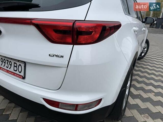 Киа Sportage 2016 в Николаеве на Automoto.ua Белый Киа Sportage, объемом двигателя 1.69 л и пробегом 130 тыс. км за 15700 $, фото 22 на Automoto.ua