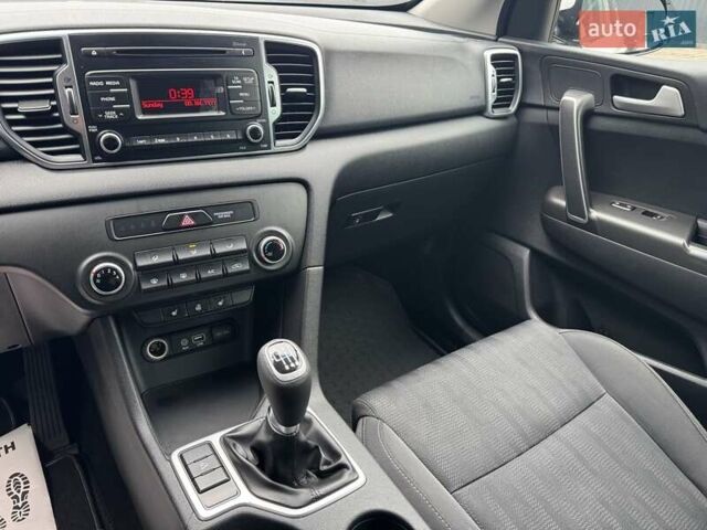 Киа Sportage 2016 в Николаеве на Automoto.ua Белый Киа Sportage, объемом двигателя 1.69 л и пробегом 130 тыс. км за 15700 $, фото 13 на Automoto.ua