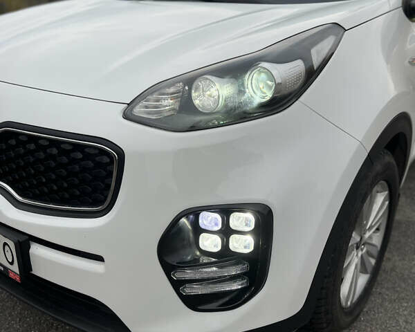 Белый Киа Sportage, объемом двигателя 1.7 л и пробегом 170 тыс. км за 16000 $, фото 10 на Automoto.ua